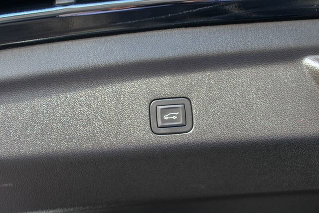 Used 2024 GMC Yukon XL Denali image 13