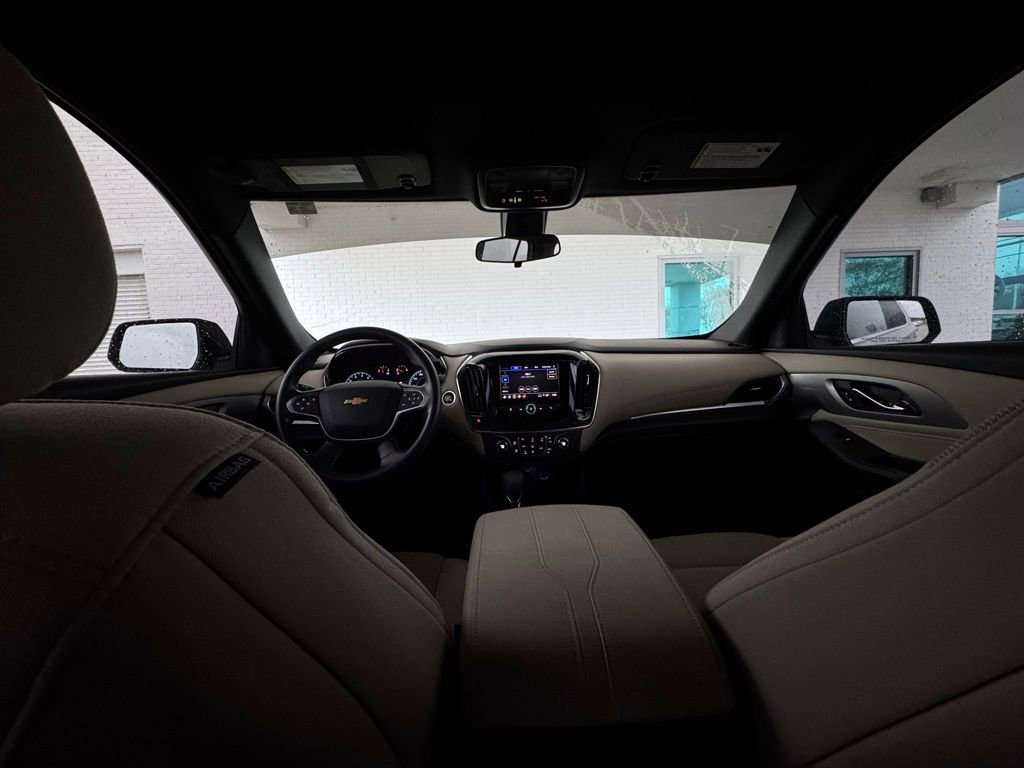 Used 2022 Chevrolet Traverse LS image 27