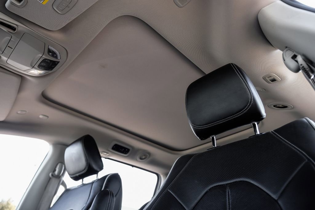 Used 2023 Chrysler Pacifica Limited image 31
