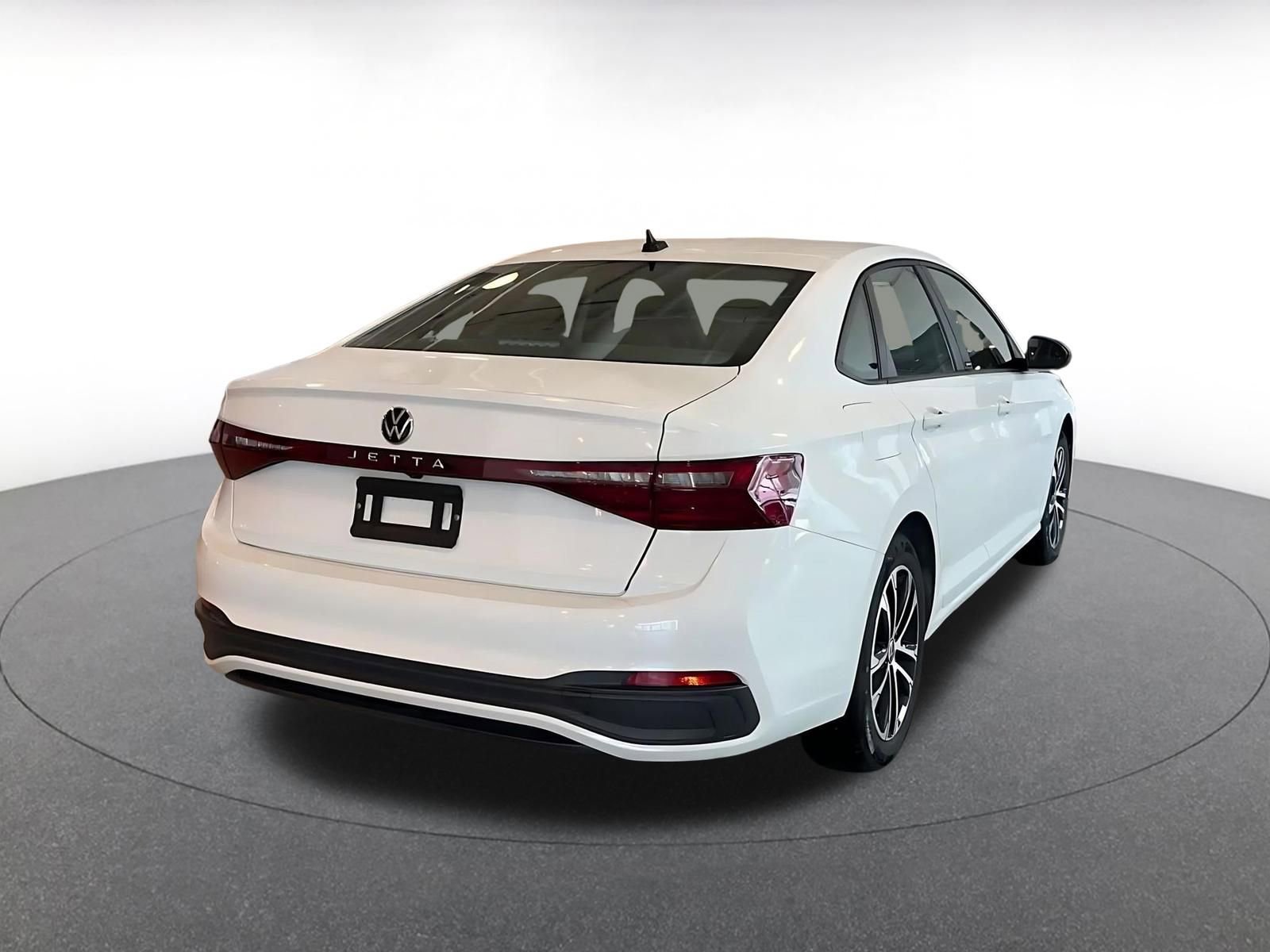 Used 2025 Volkswagen Jetta Sport image 14