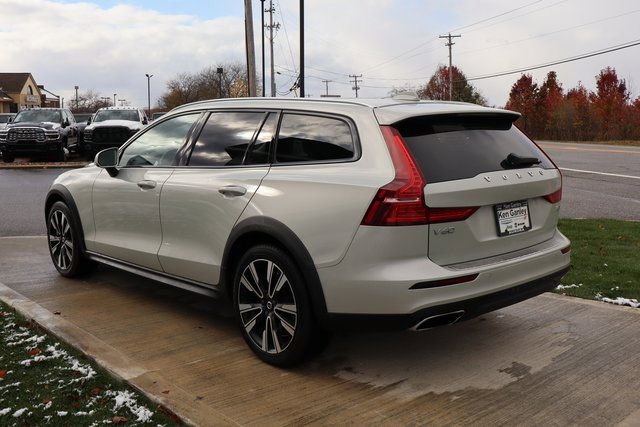 Used 2021 Volvo V60 T5 Cross Country w/ Climate Package image 29