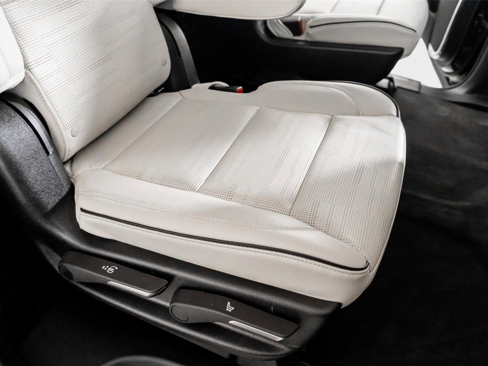 Used 2026 Cadillac Escalade Sport w/ LPO, Floor Liner Package image 46