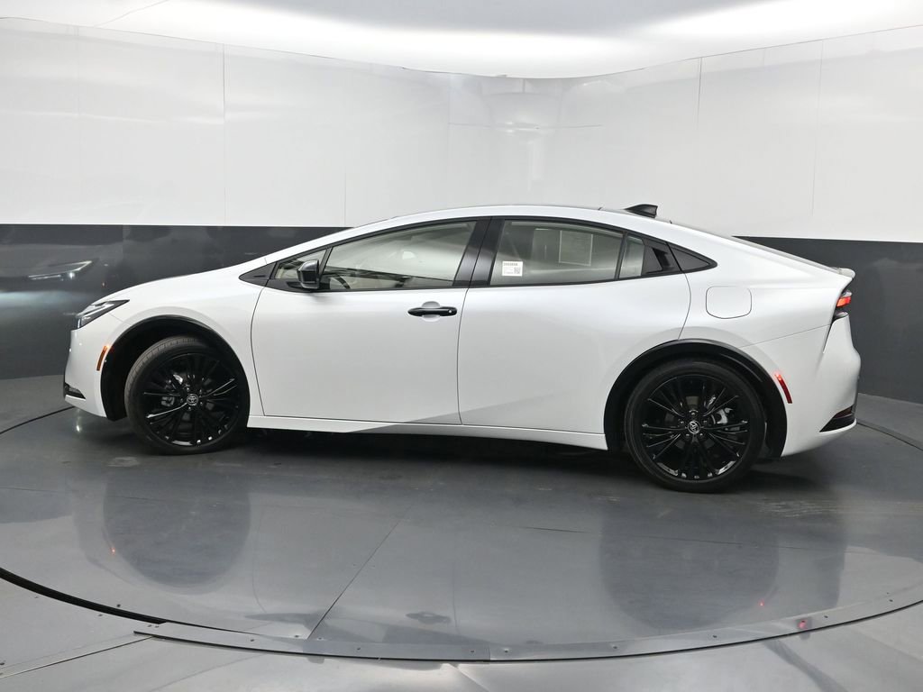 Used 2026 Toyota Prius FWD image 43