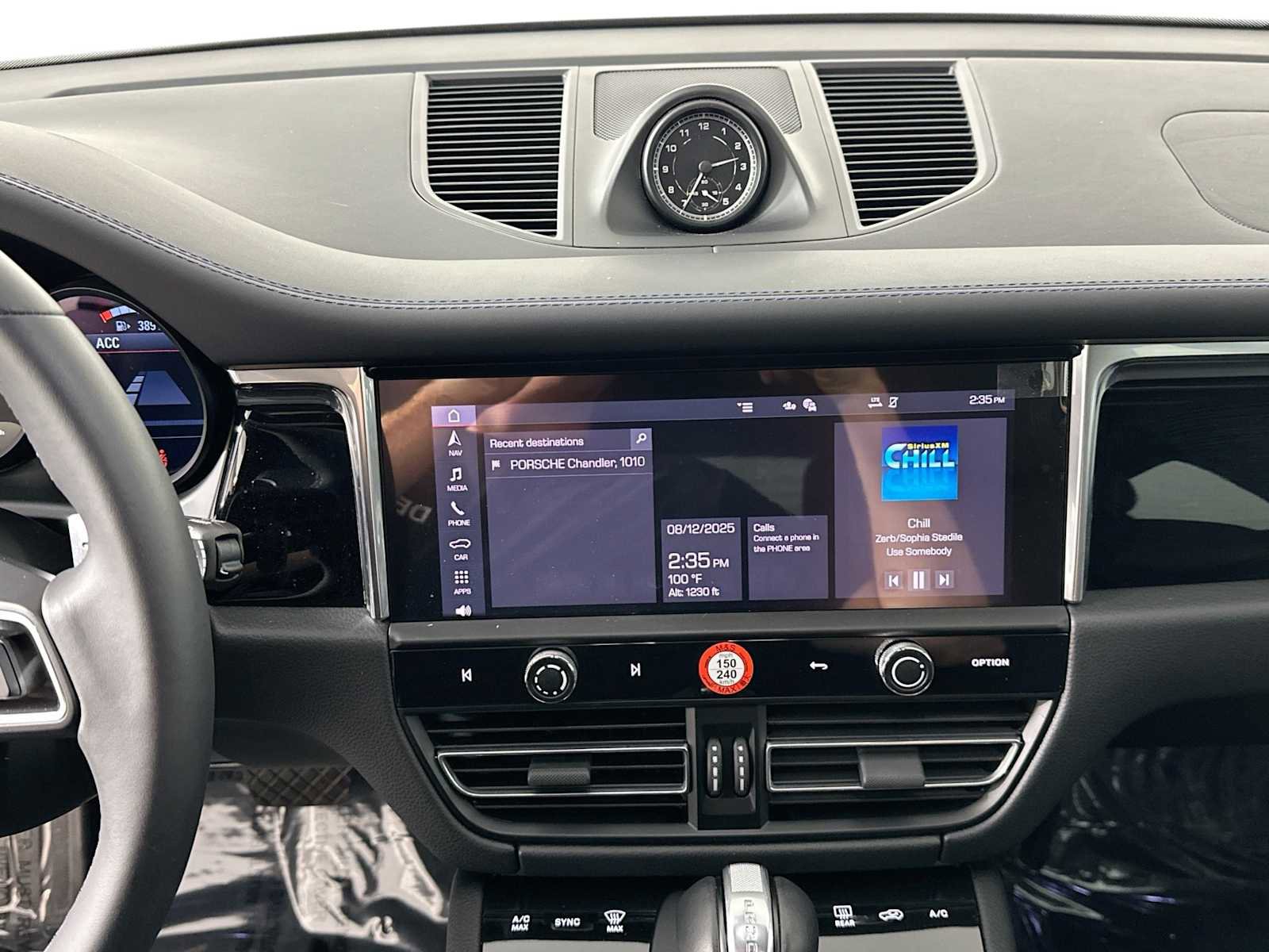 Certified 2025 Porsche Macan image 17