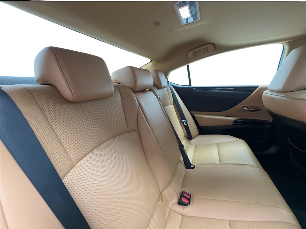 Used 2022 Lexus ES 250 w/ Accessory Package AWD/4WD image 27