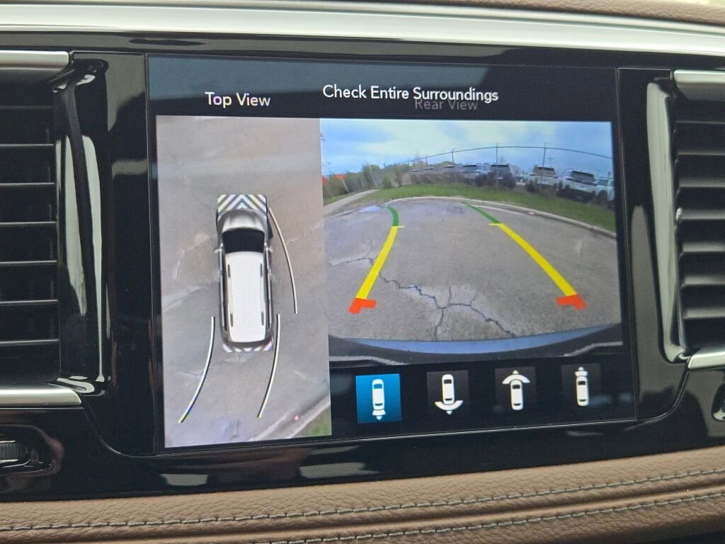 Used 2020 Chrysler Pacifica Limited w/ Advanced Safetytec Group FWD image 23