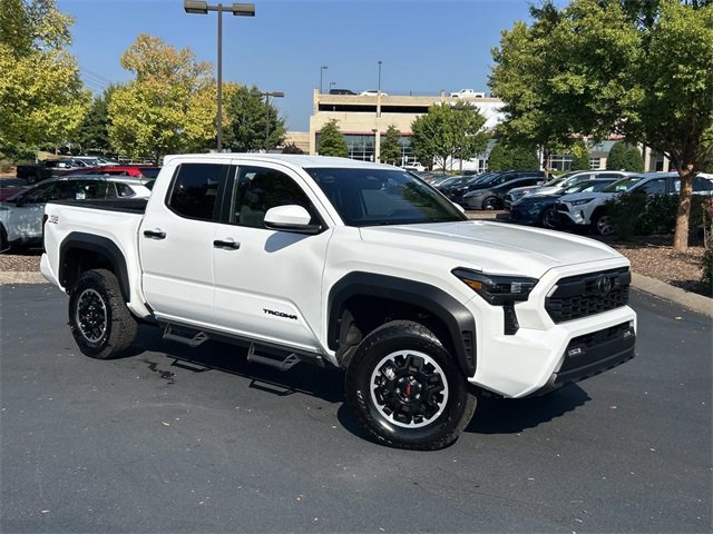 Used 2025 Toyota Tacoma TRD Off-Road image 2