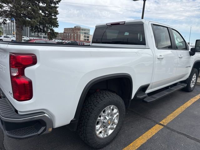 Used 2024 Chevrolet Silverado 2500 LT AWD/4WD image 4