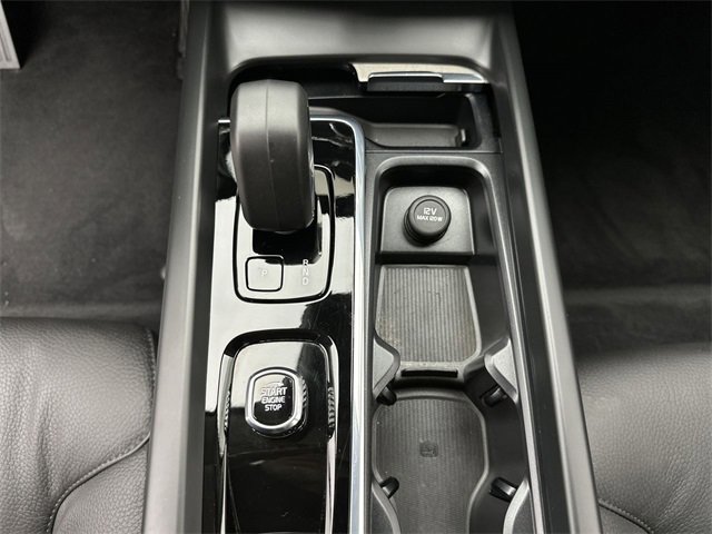 Certified 2025 Volvo XC60 B5 Plus image 19