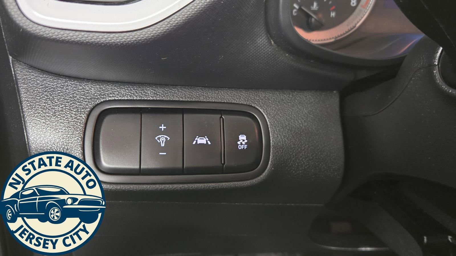 Used 2022 Hyundai Venue Limited FWD image 23