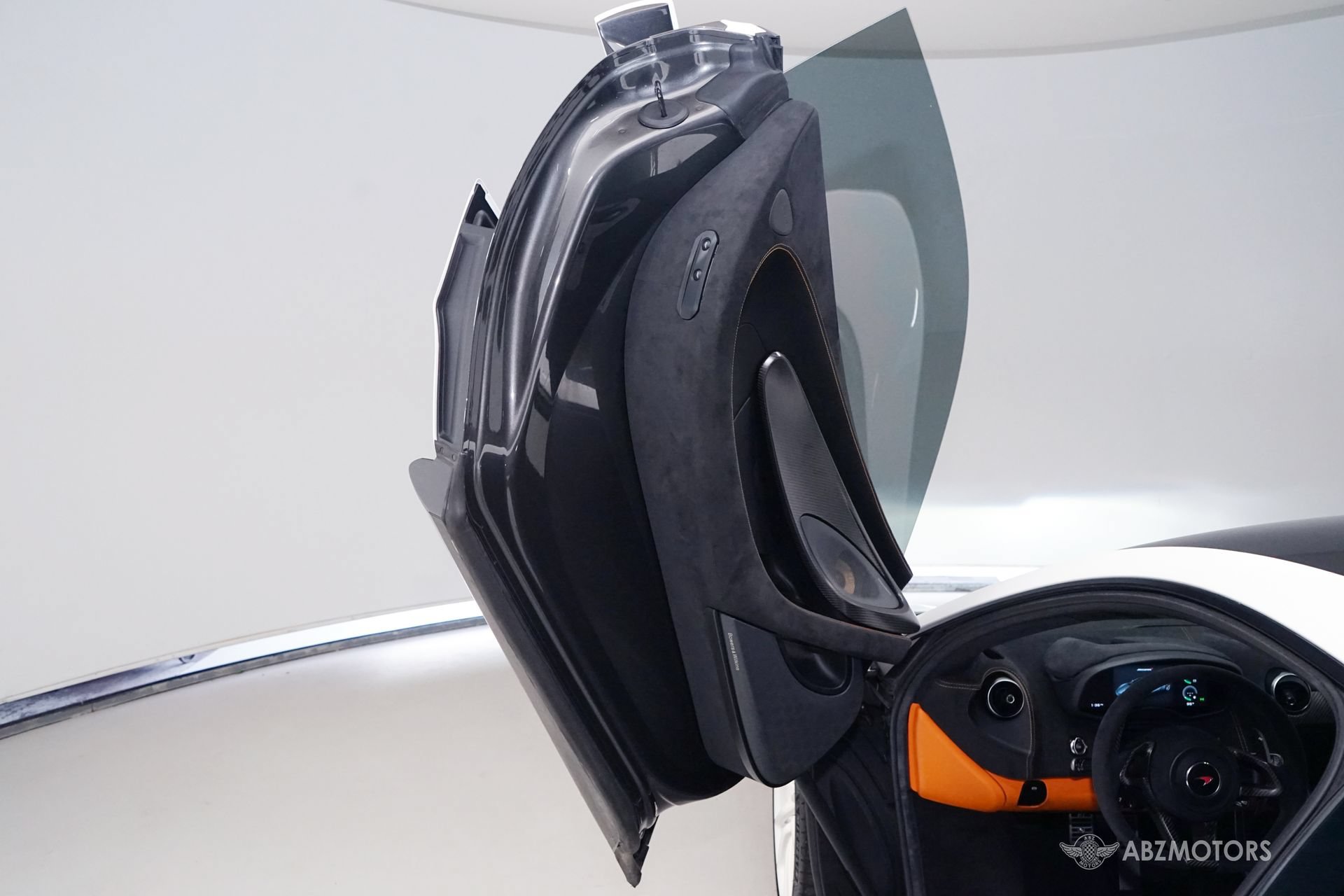 Used 2018 McLaren 570S Coupe RWD image 11