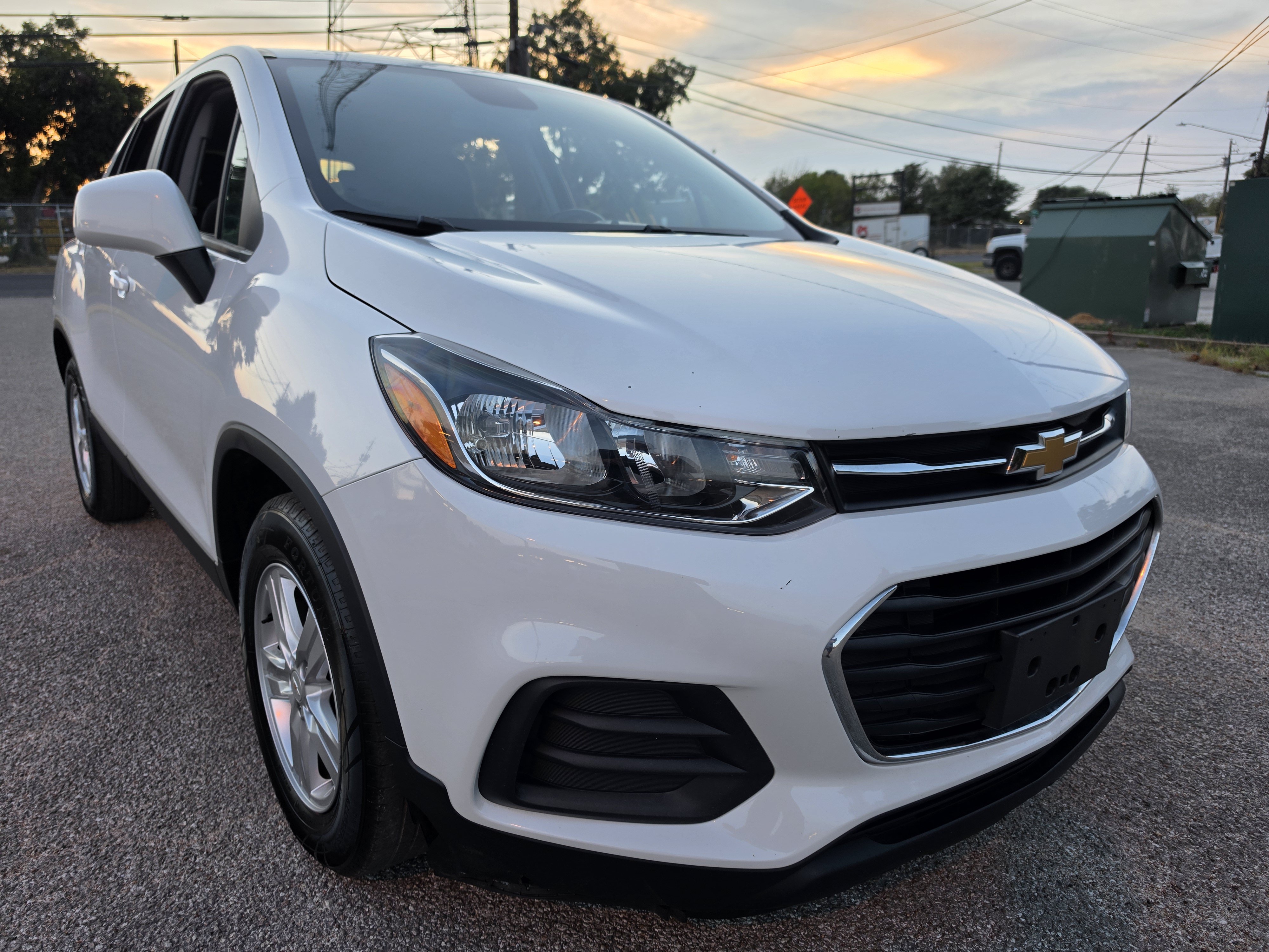 Used 2022 Chevrolet Trax LS w/ Tint and Cruise Package FWD image 1