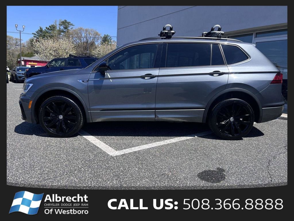 Used 2020 Volkswagen Tiguan SE R-Line AWD/4WD image 3