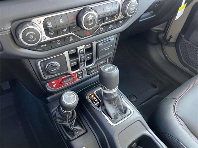 New 2025 Jeep Wrangler Unlimited Rubicon w/ XTREMEE 35" Tire Package image 22