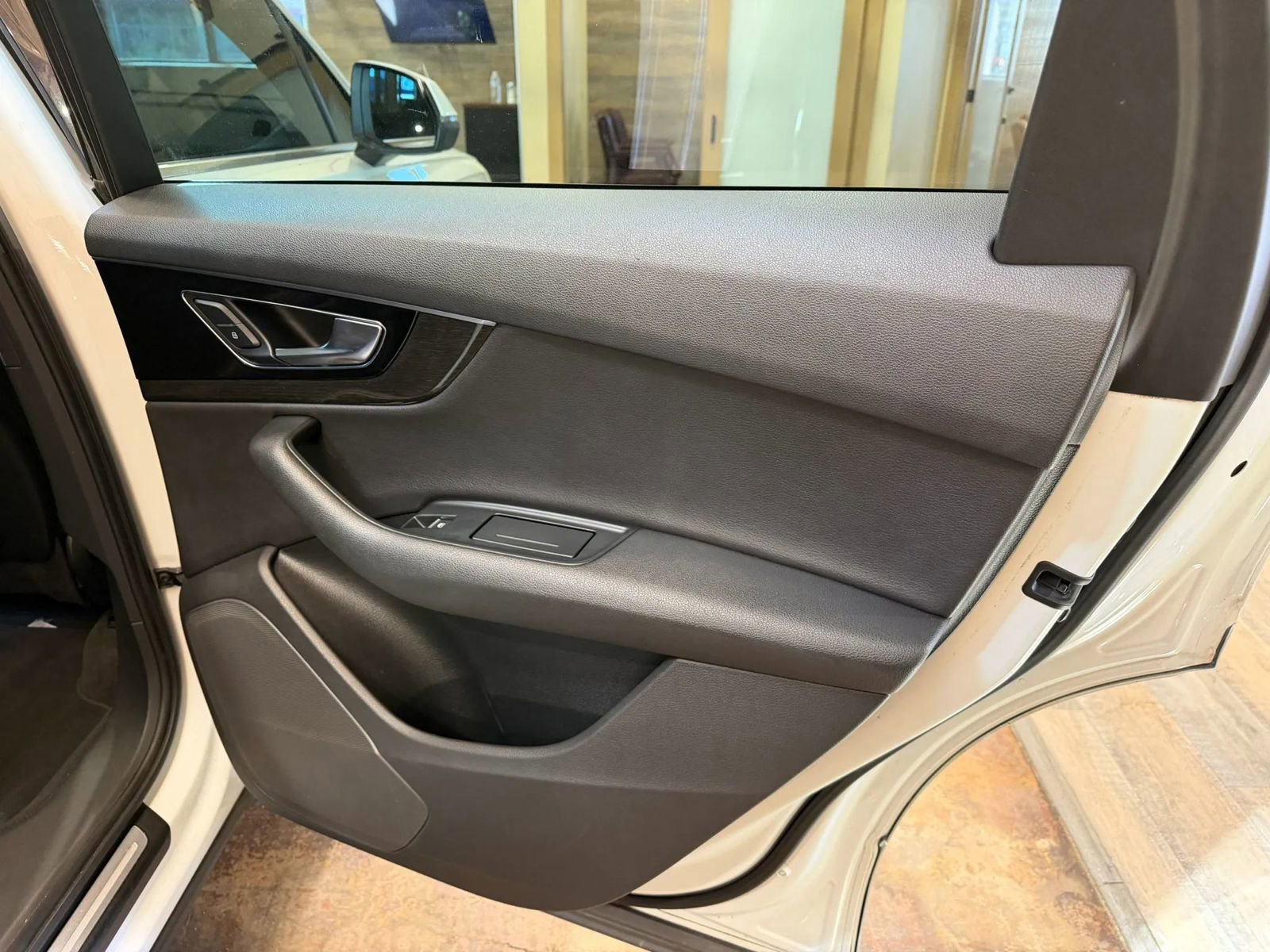 Used 2017 Audi Q7 3.0T Premium image 15