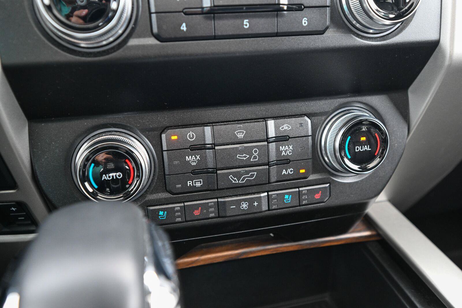 Certified 2019 Ford F150 Lariat w/ Equipment Group 502A Luxury AWD/4WD image 37