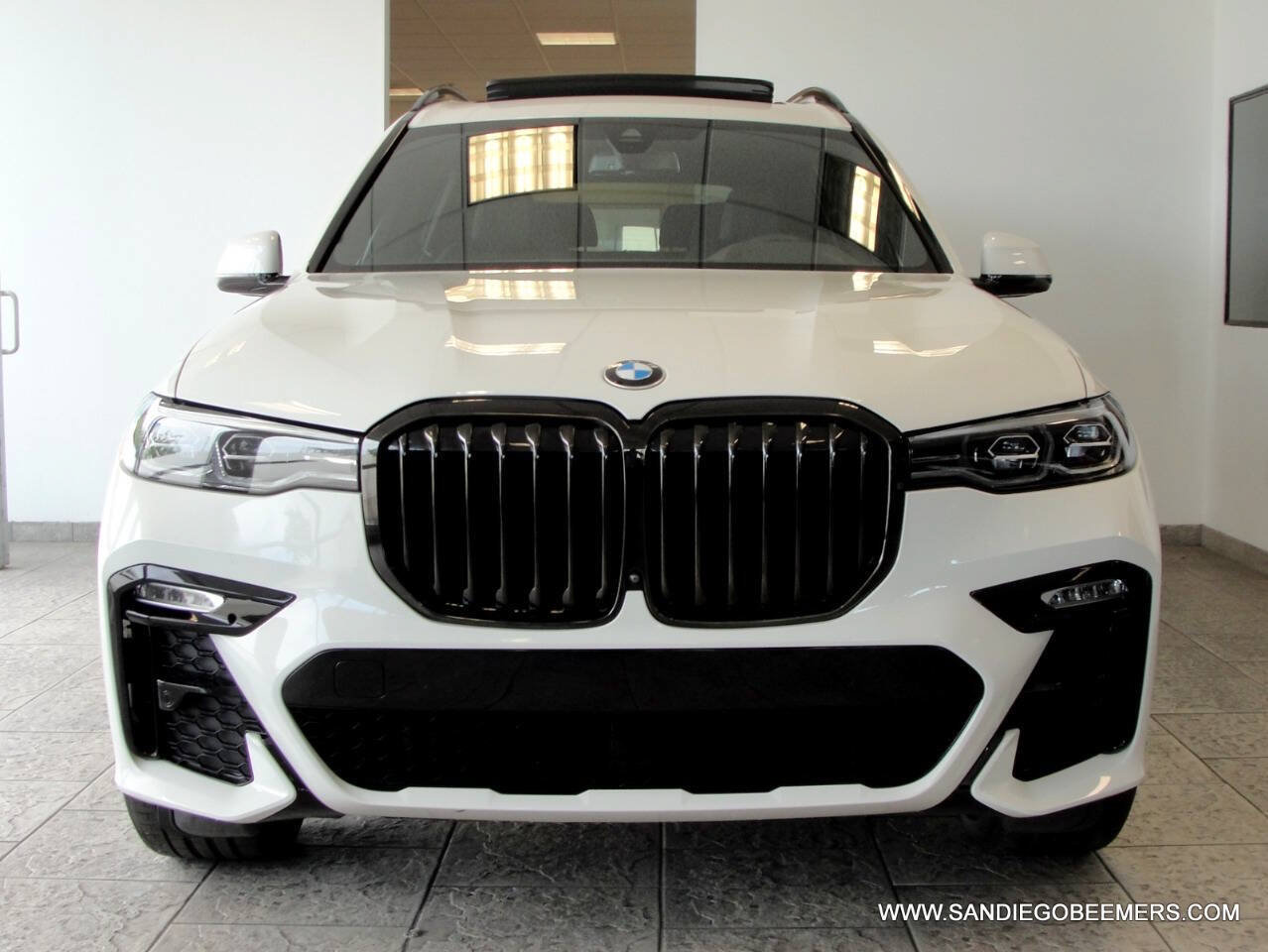 Used 2022 BMW X7 xDrive40i w/ M Sport Package AWD/4WD image 39