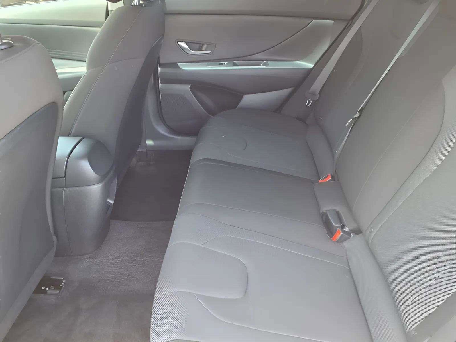 Certified 2024 Hyundai Elantra SE FWD image 9
