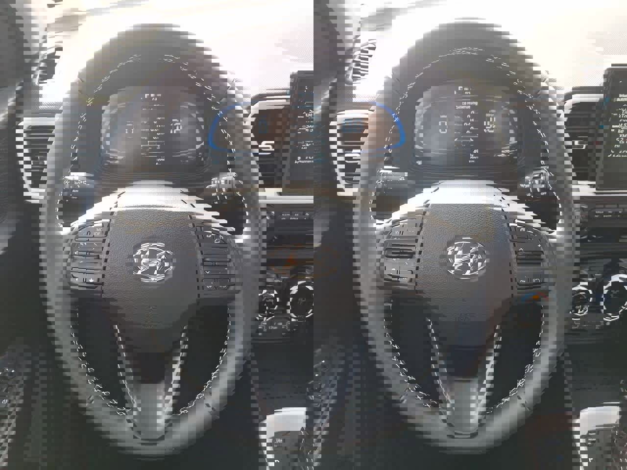 Used 2025 Hyundai Venue Limited image 22