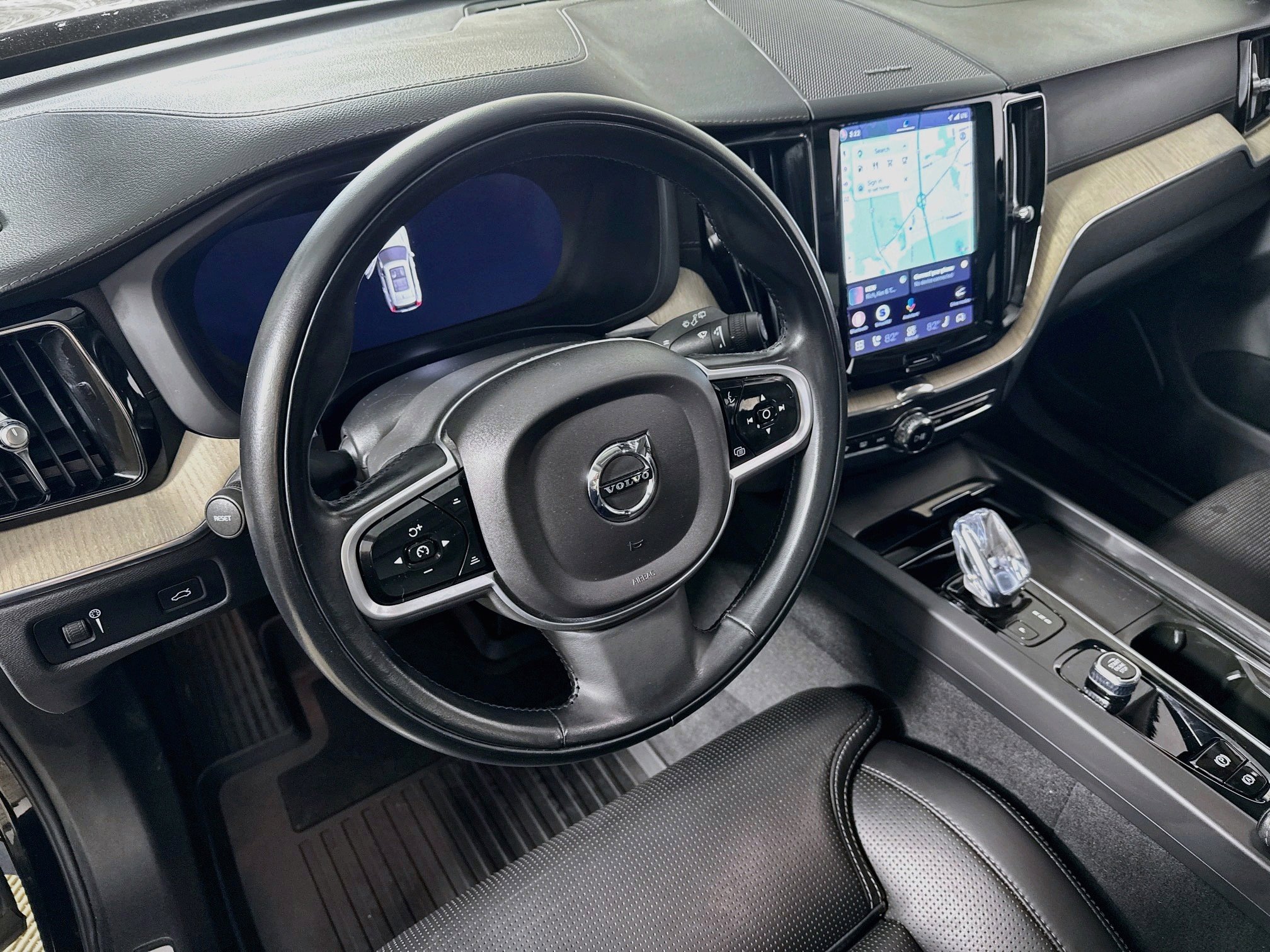 Used 2022 Volvo XC60 B5 Inscription w/ Climate Package AWD/4WD image 14