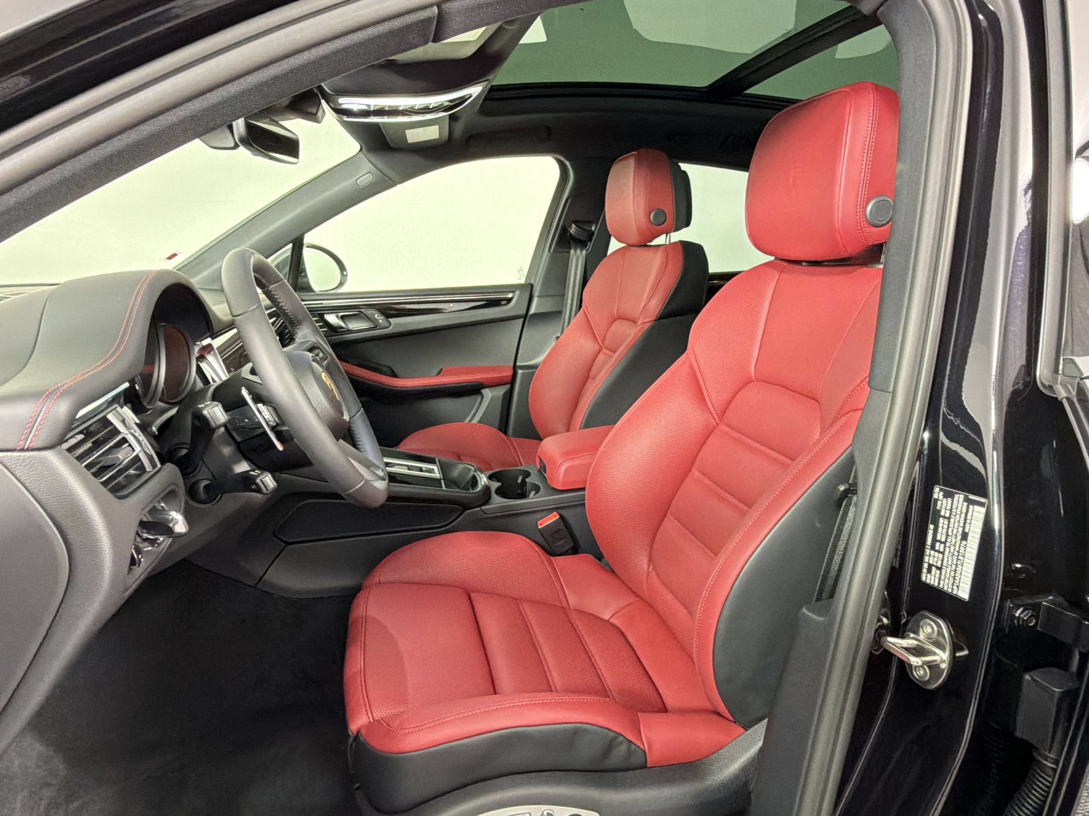 New 2026 Porsche Macan AWD/4WD image 5