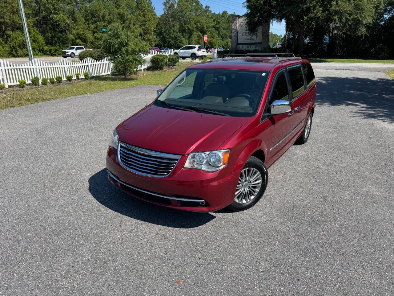 Used 2013 Chrysler Town & Country Touring-L w/ Entertainment Group #2 FWD image 32