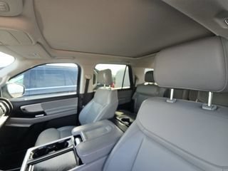 Used 2025 Ford Expedition Active AWD/4WD image 4
