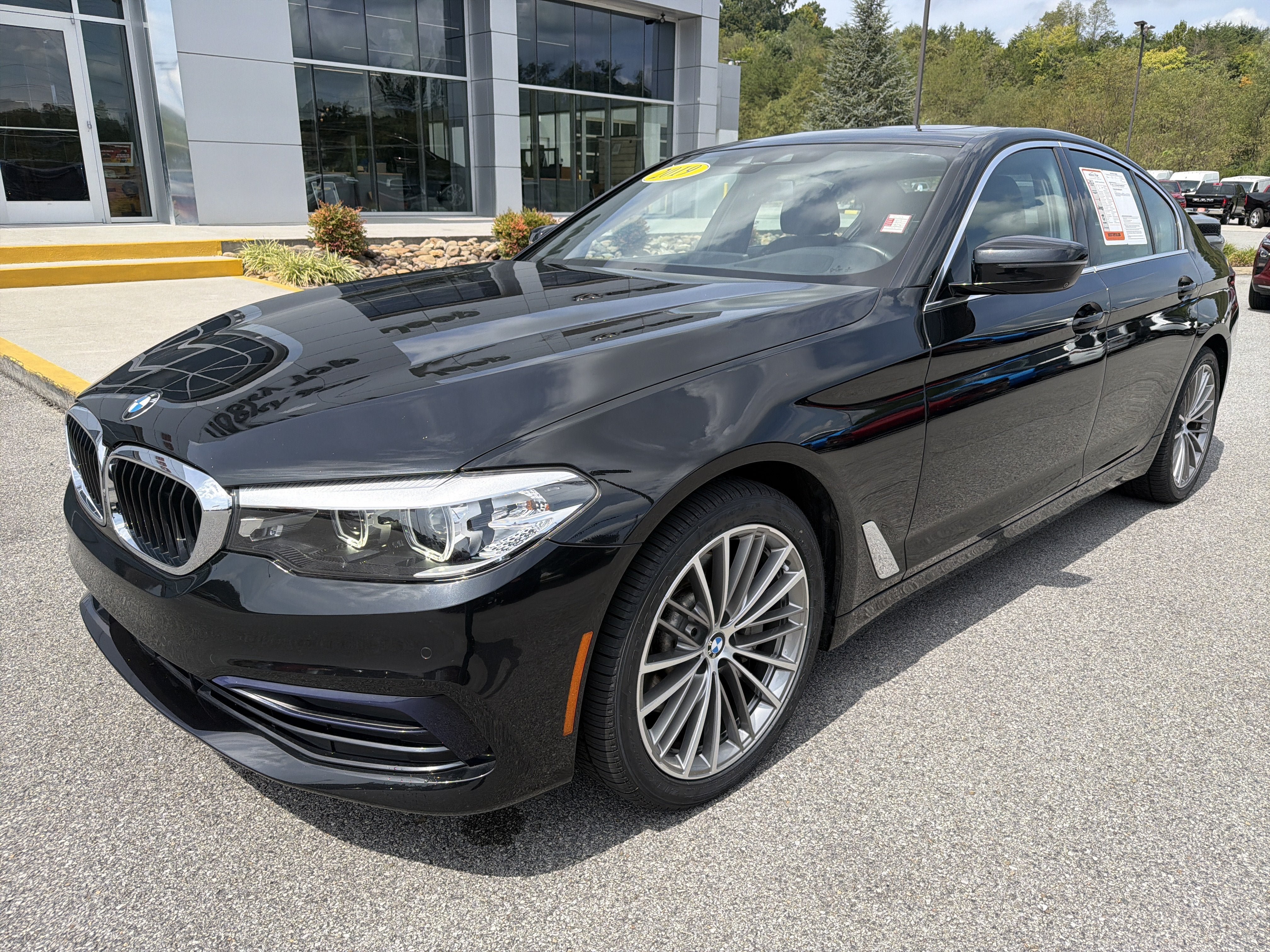 Used 2019 BMW 530i xDrive AWD/4WD image 2