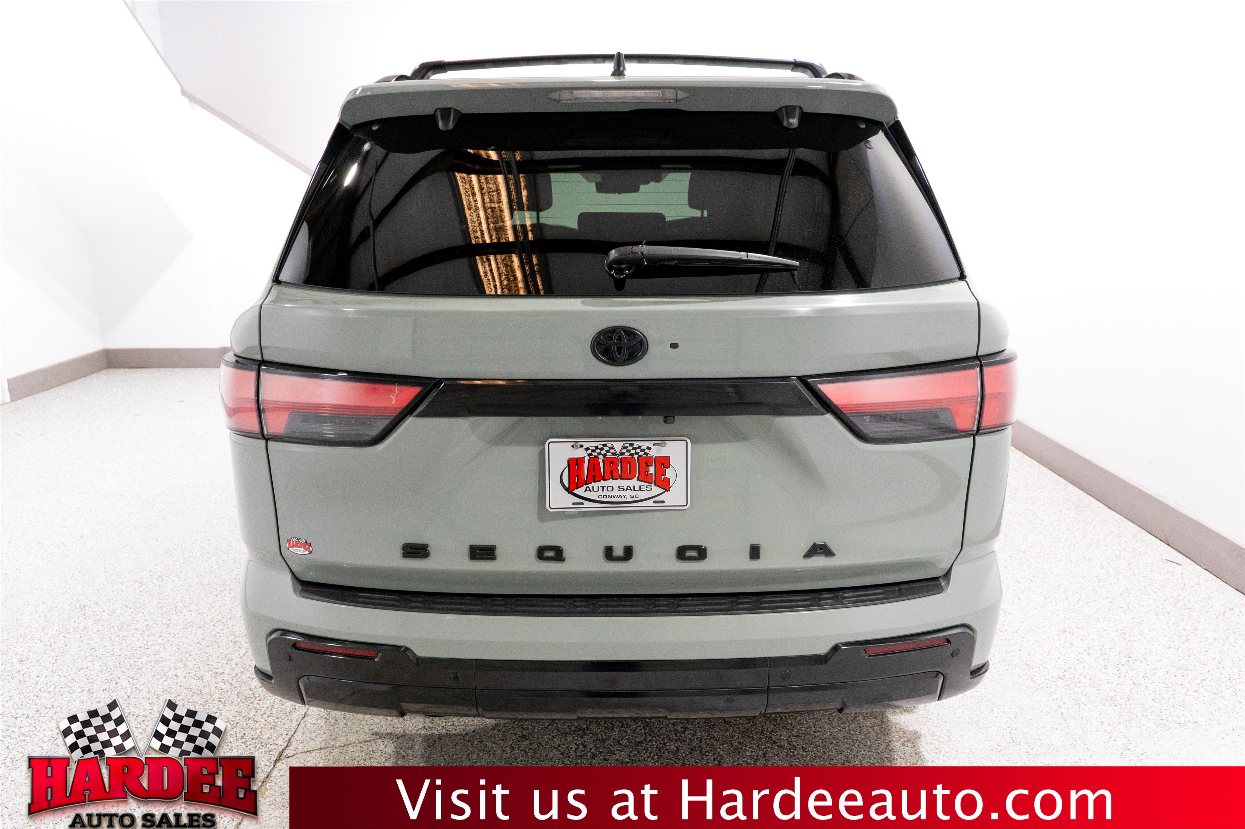 Used 2024 Toyota Sequoia Platinum AWD/4WD image 4