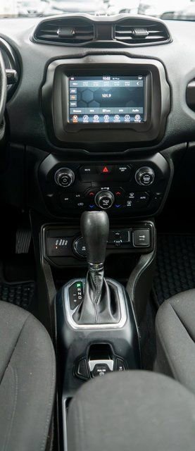 Used 2020 Jeep Renegade Latitude w/ Cold Weather Group image 16