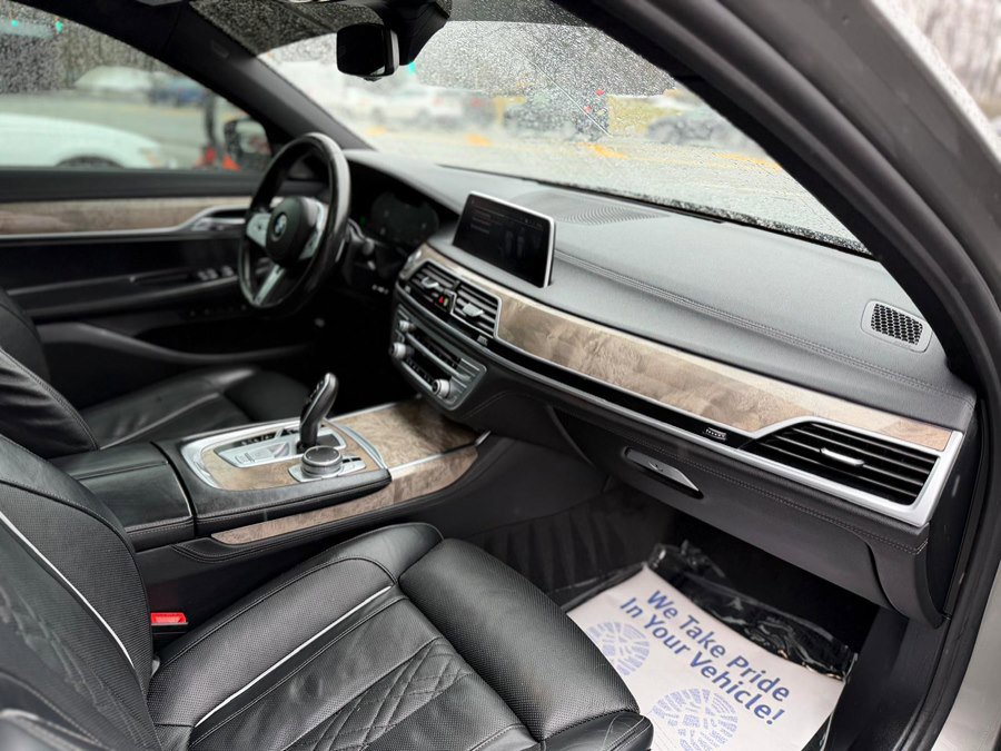 Used 2020 BMW 740i xDrive w/ M Sport Package image 21