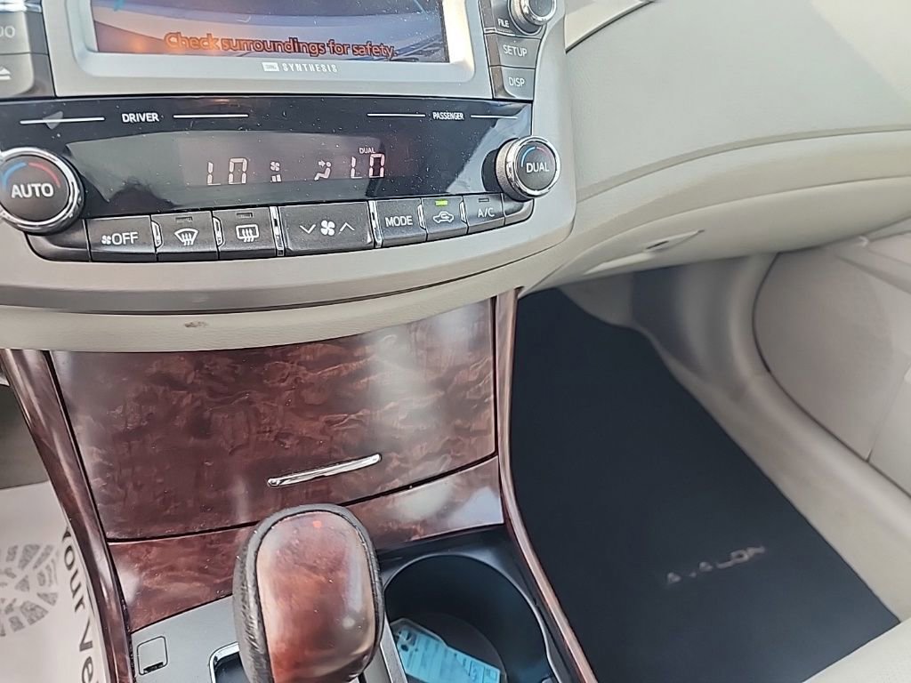 Used 2012 Toyota Avalon Limited image 17