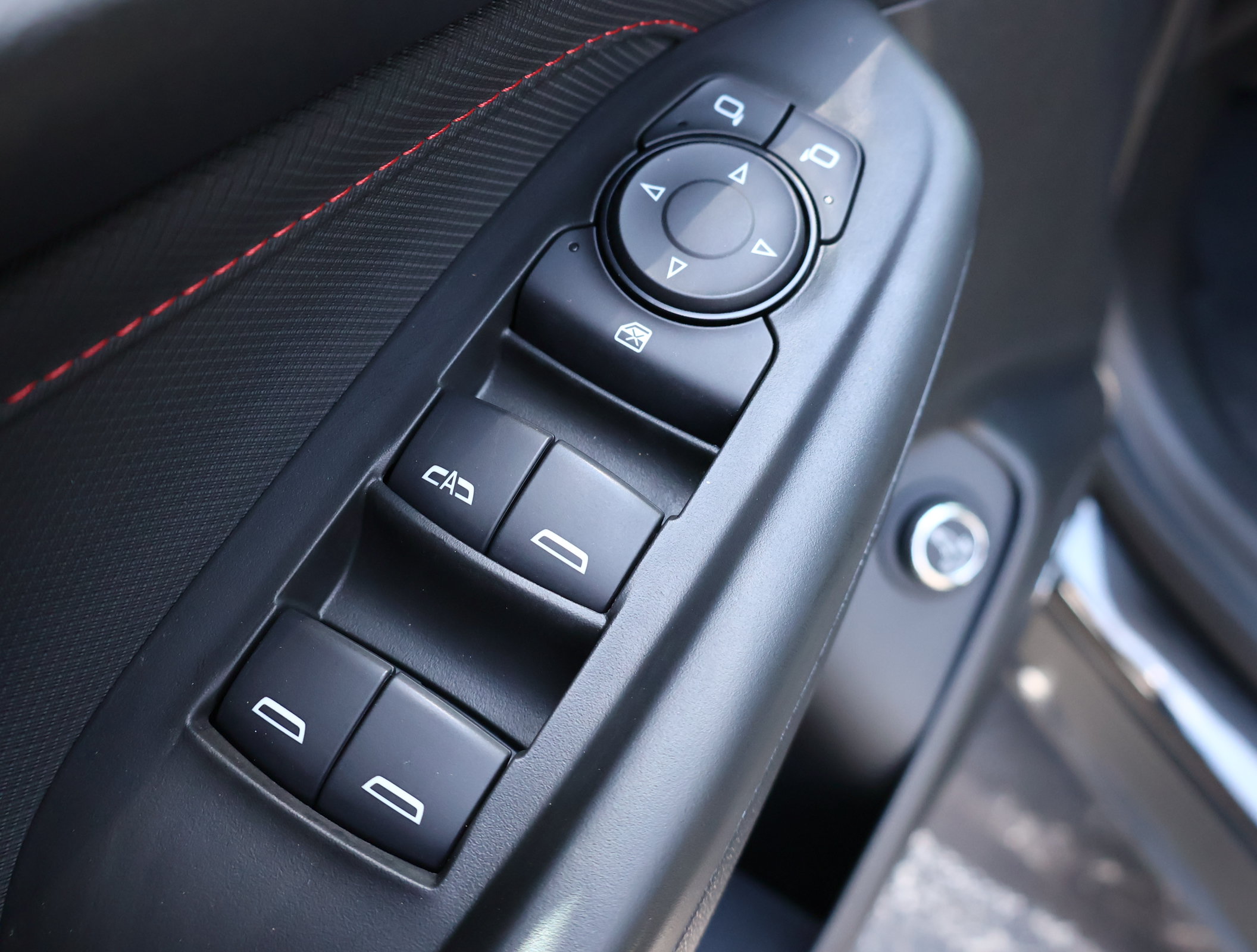 Used 2025 Chevrolet TrailBlazer RS w/ Convenience Package FWD image 8