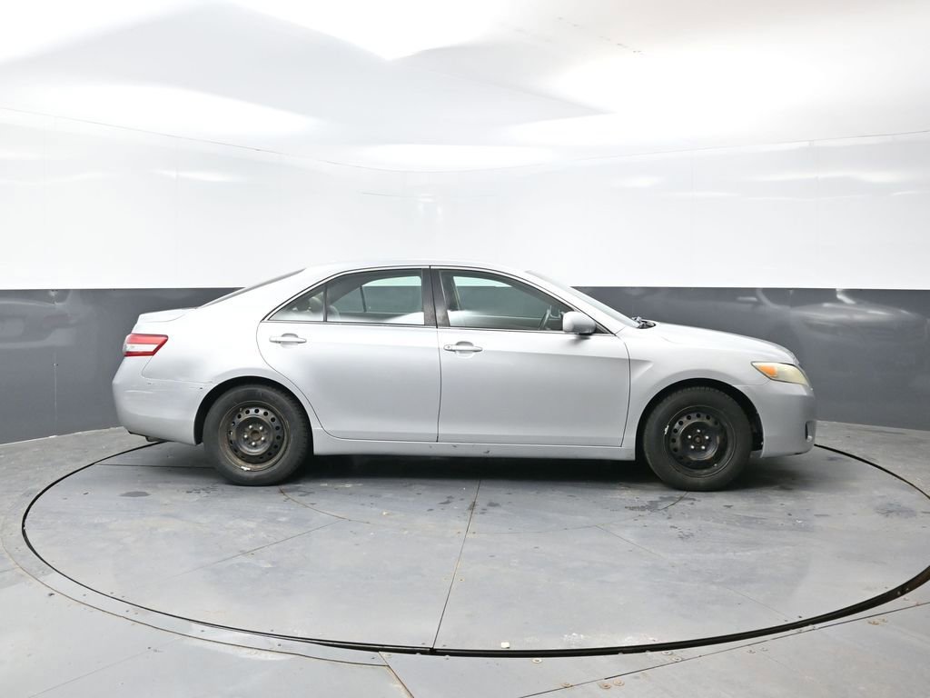 Used 2011 Toyota Camry LE image 2