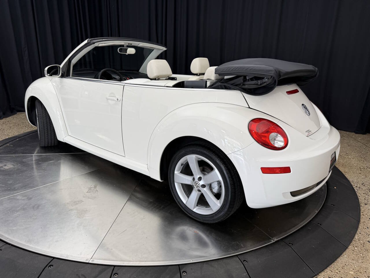 Used 2007 Volkswagen Beetle Triple White Edition FWD image 5
