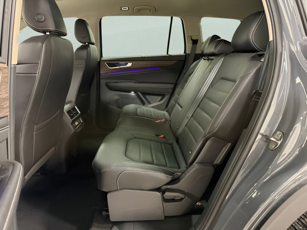 Used 2025 Volkswagen Atlas SEL image 18