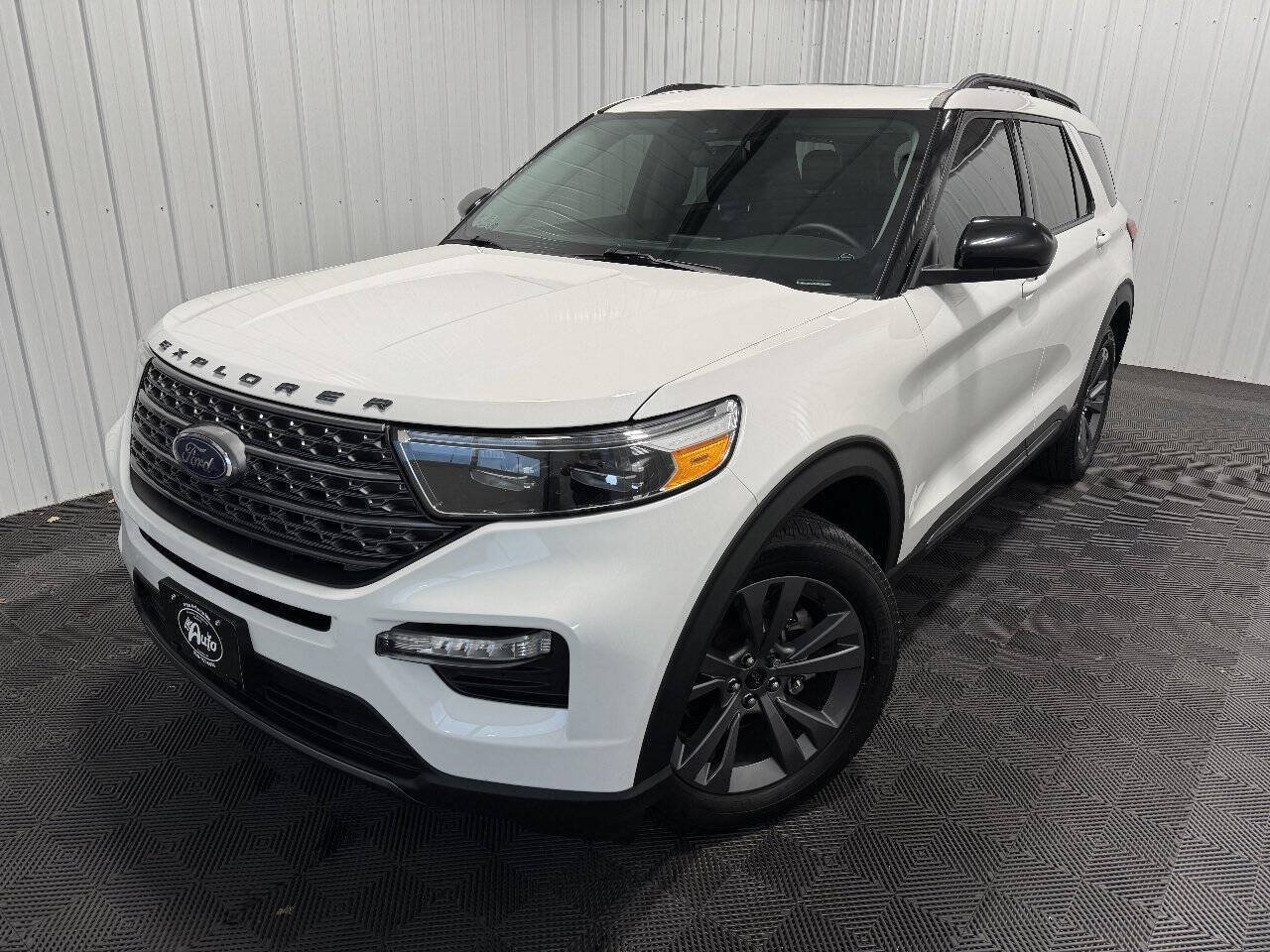 Used 2022 Ford Explorer XLT w/ XLT Sport Appearance Package AWD/4WD image 51