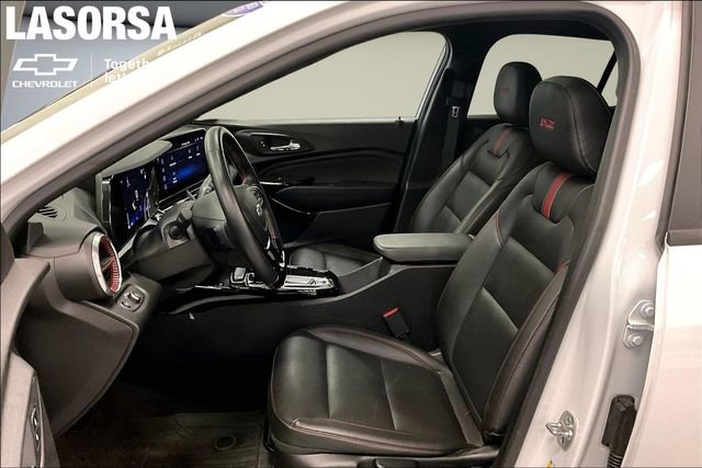 Certified 2025 Chevrolet Trax RS w/ Sunroof Package FWD image 25