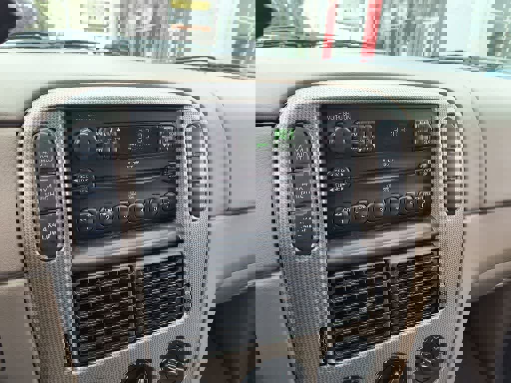 Used 2004 Ford Explorer XLT image 16