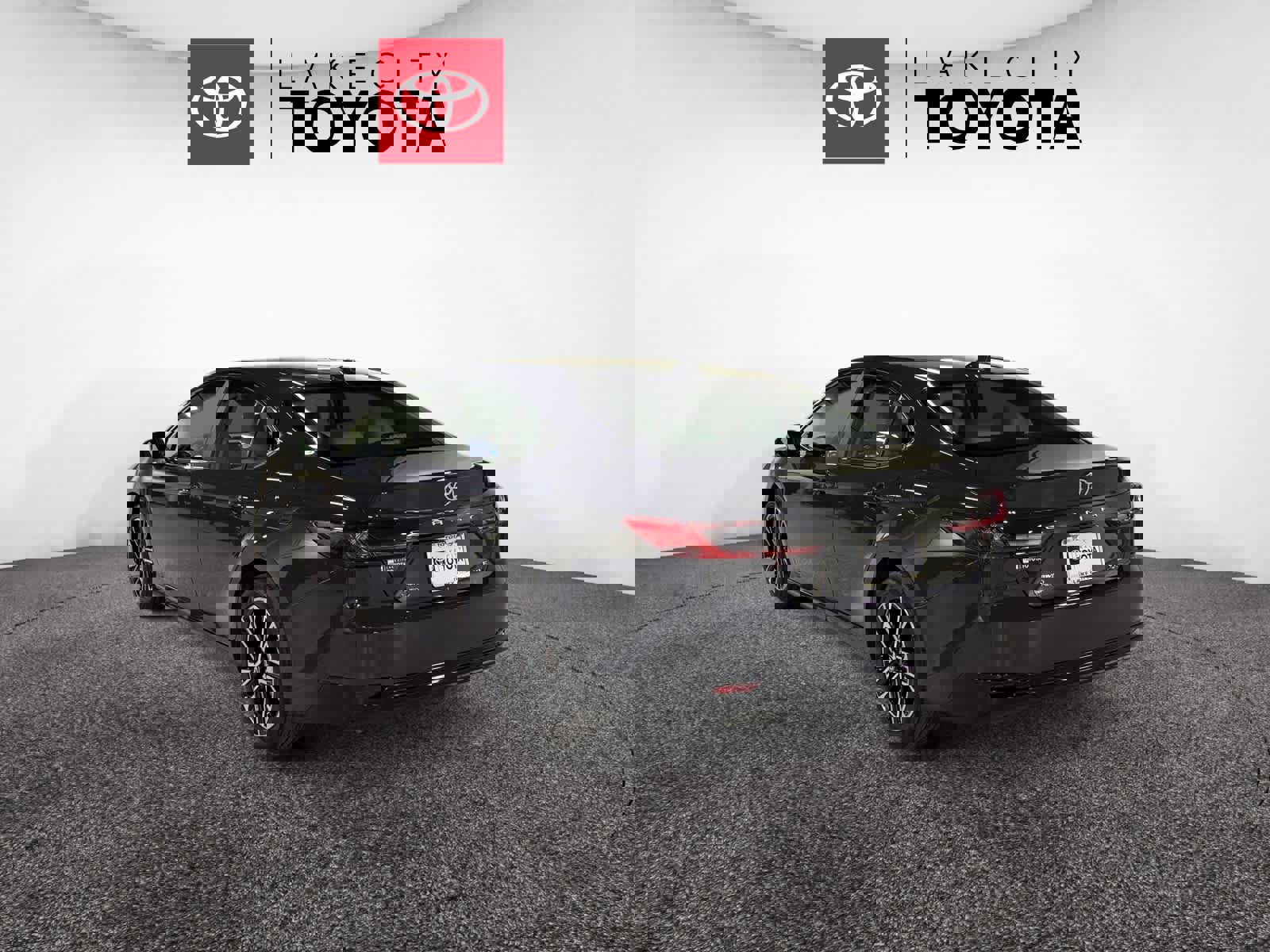 Used 2026 Toyota Camry XLE image 4