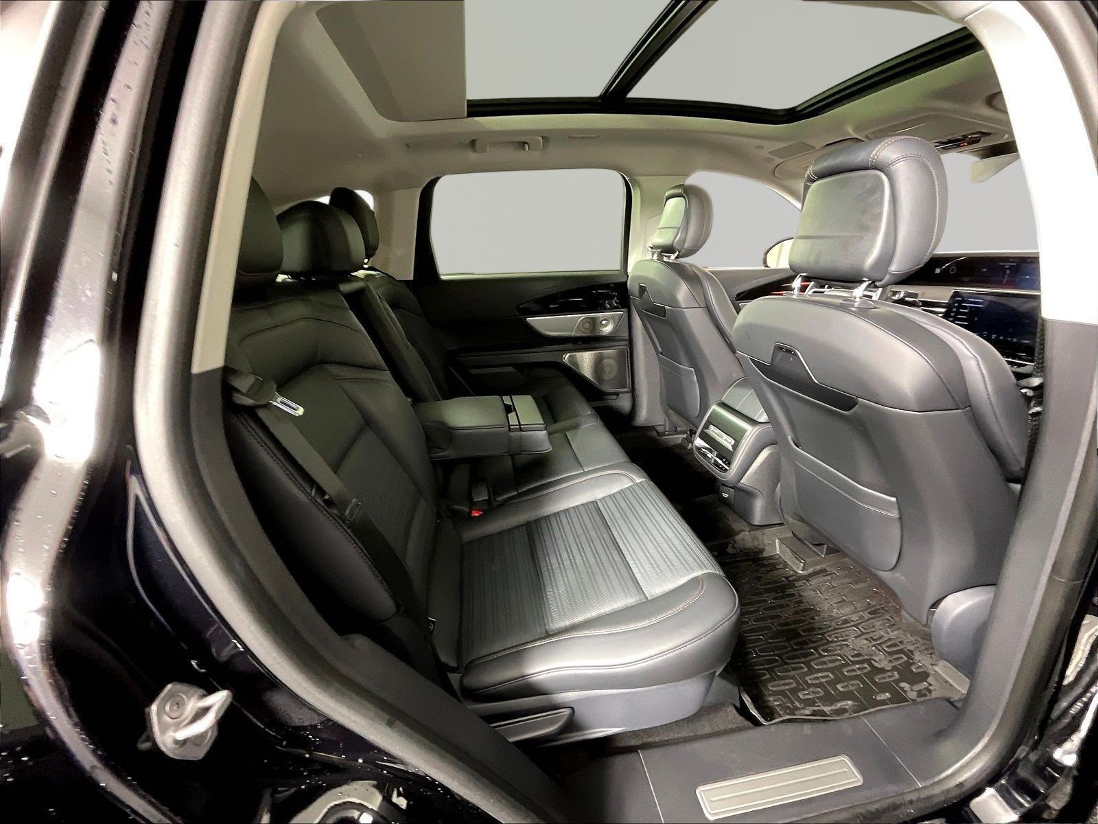 Used 2026 Lincoln Nautilus Reserve AWD/4WD image 25