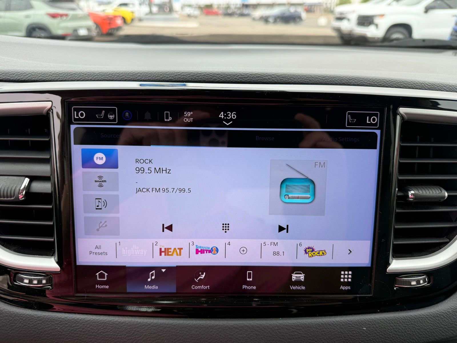 Used 2023 Chrysler Pacifica Touring-L image 22