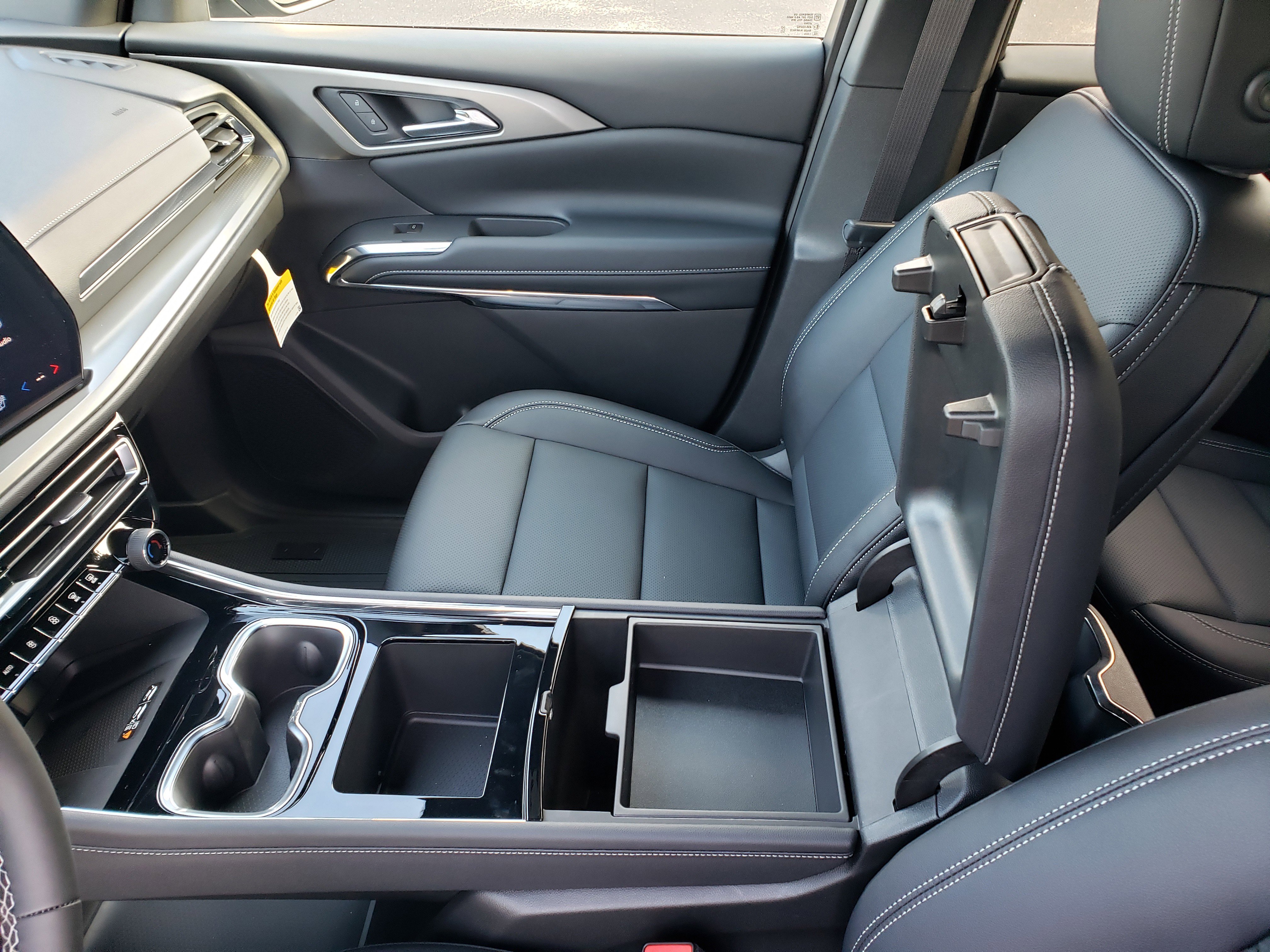 New 2026 Chevrolet Traverse LT w/ Midnight/Sport Edition image 29