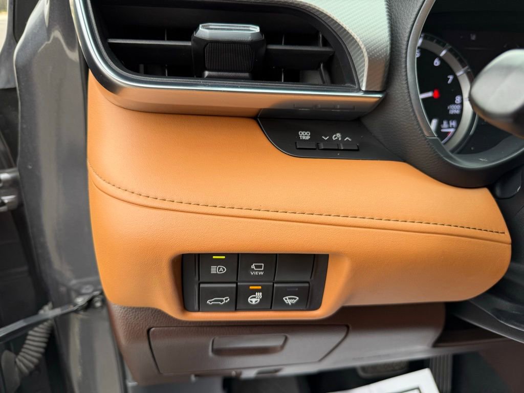 Used 2021 Toyota Highlander Platinum image 12