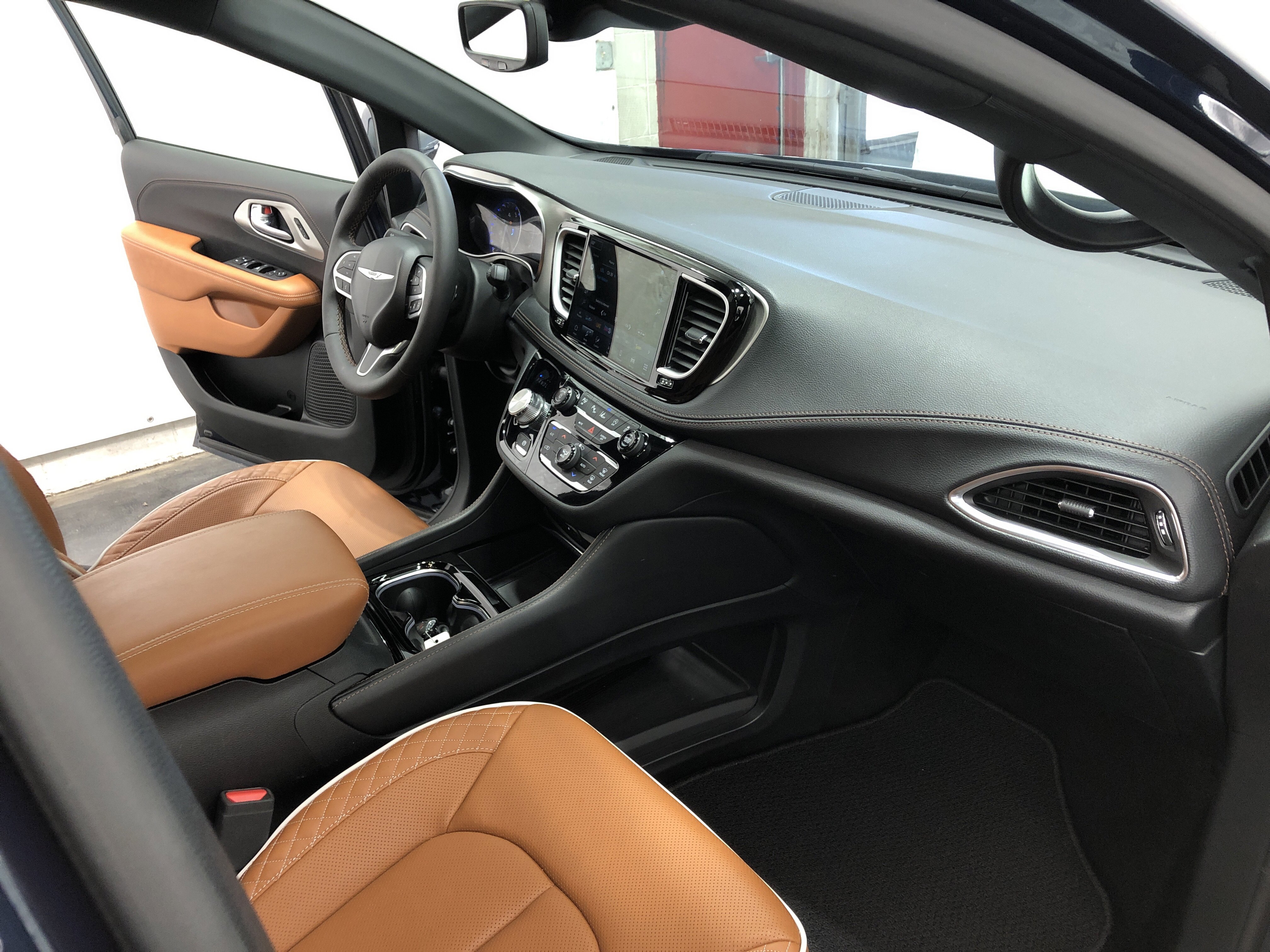 Certified 2024 Chrysler Pacifica Pinnacle FWD image 17