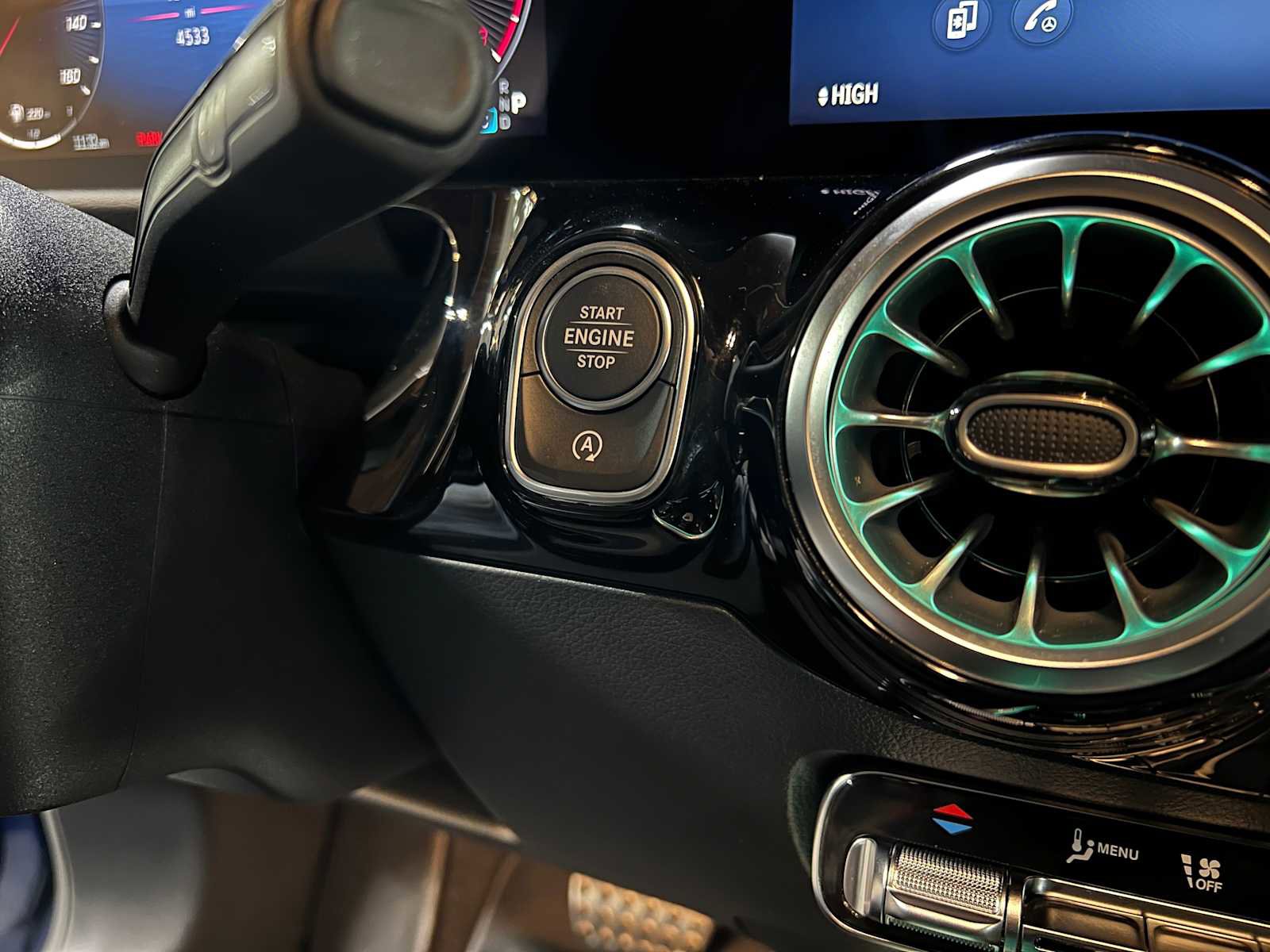 Used 2025 Mercedes-Benz GLA 250 4MATIC image 31