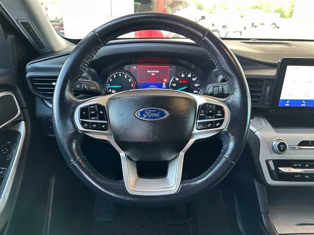 Used 2022 Ford Explorer XLT image 19