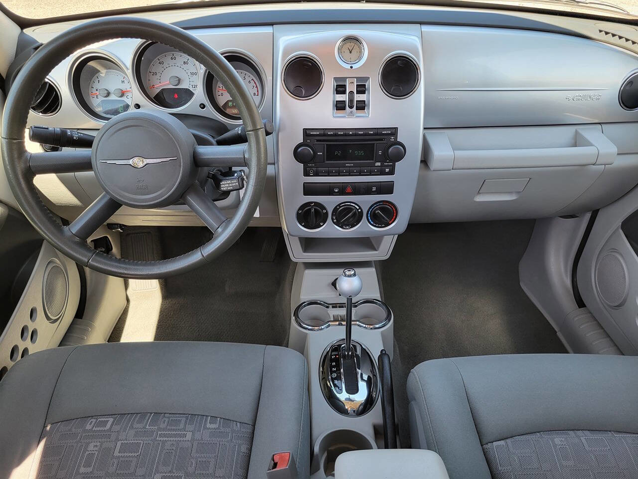 Used 2010 Chrysler PT Cruiser image 25