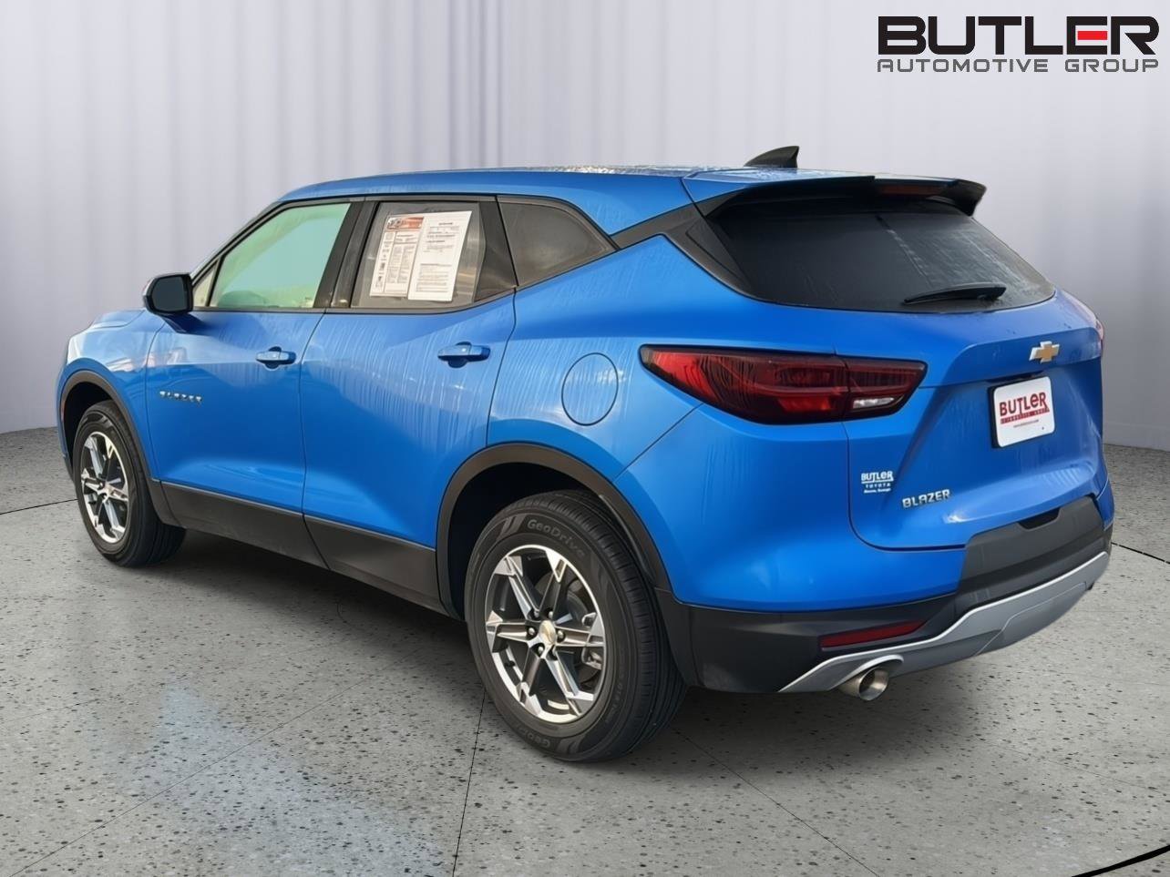 Used 2025 Chevrolet Blazer LT FWD image 3