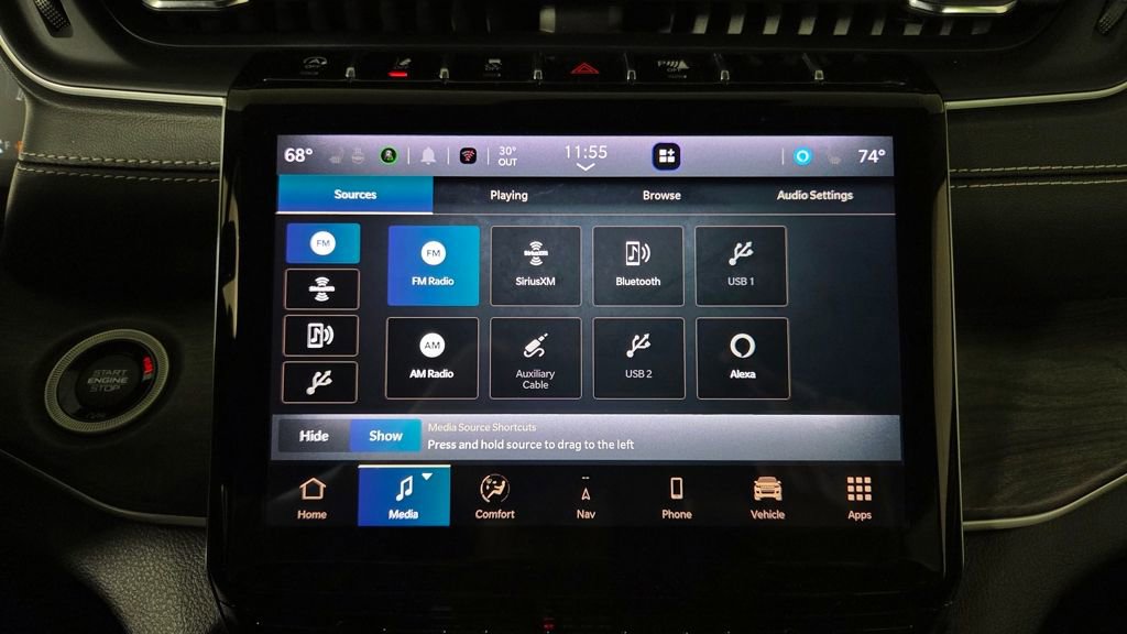 Used 2023 Jeep Grand Cherokee Limited w/ Black Appearance Package image 24